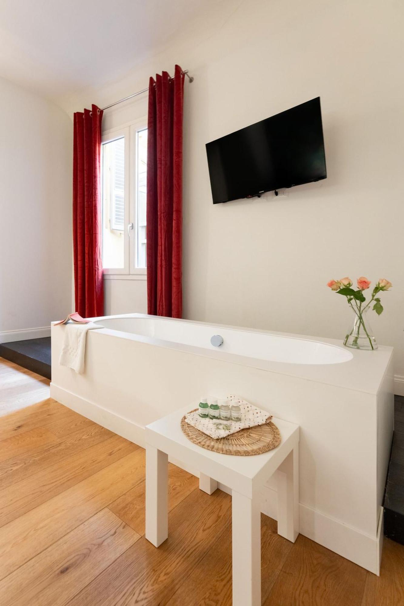 Tb-One Bedroom Luxury Apartment In The Fashion District Флоренция Экстерьер фото
